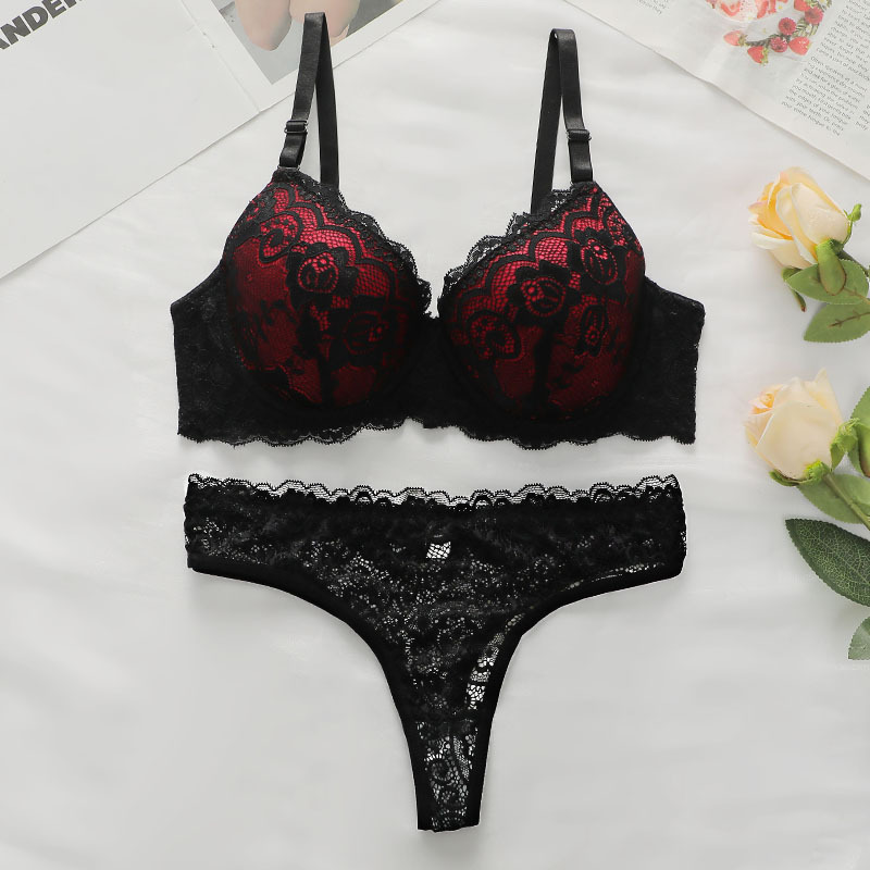 Sexy Lace Bra and Panties Set Padded and Breathable Solid Pattern Comfortable